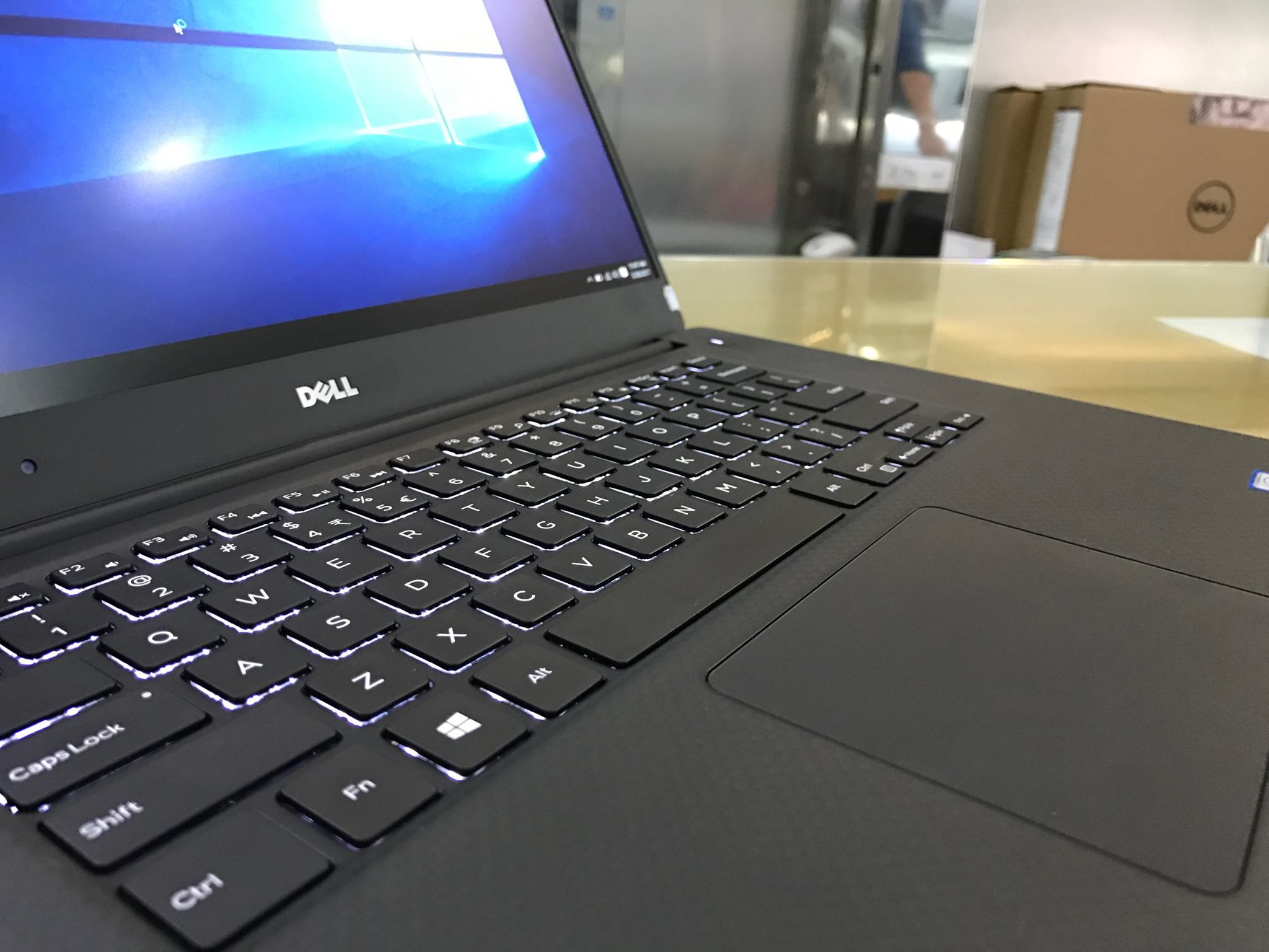 Laptop Dell XPS 9560 2017-5.jpg